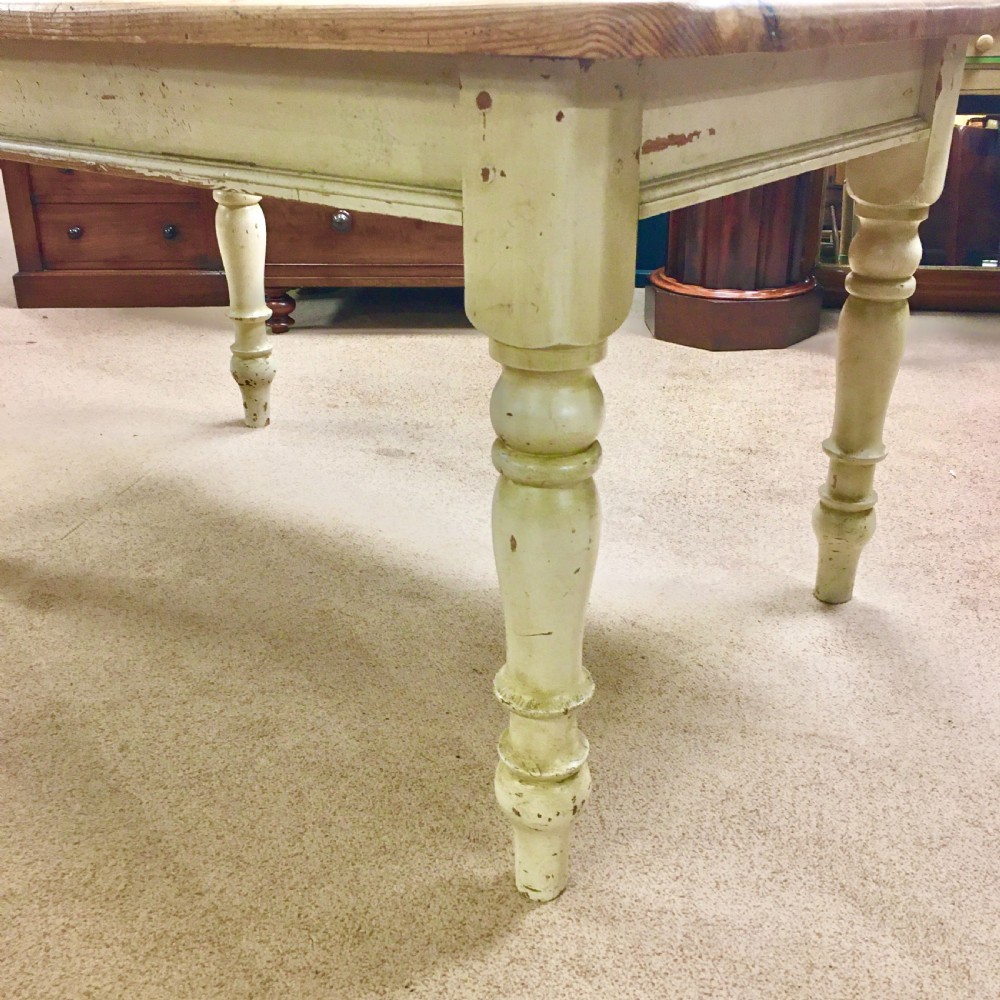 Pine kitchen table View III
