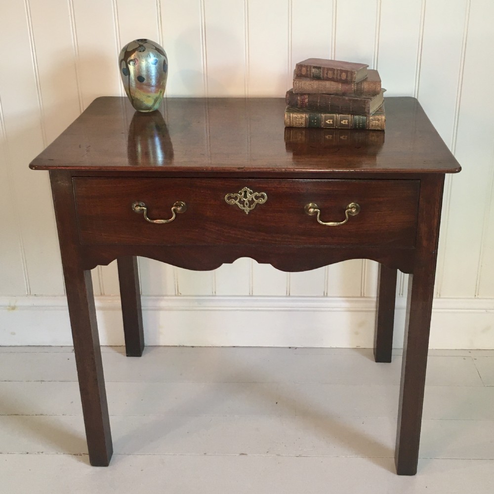 Georgian mahogany lowboy, side table