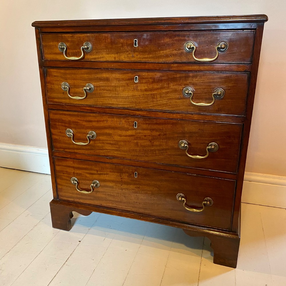 Small 19thc mahogany chest of drawers