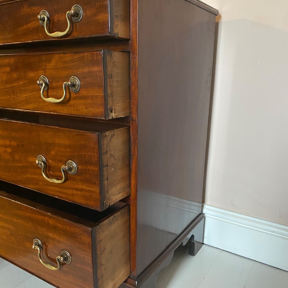 Small 19thc mahogany chest of drawers View VI