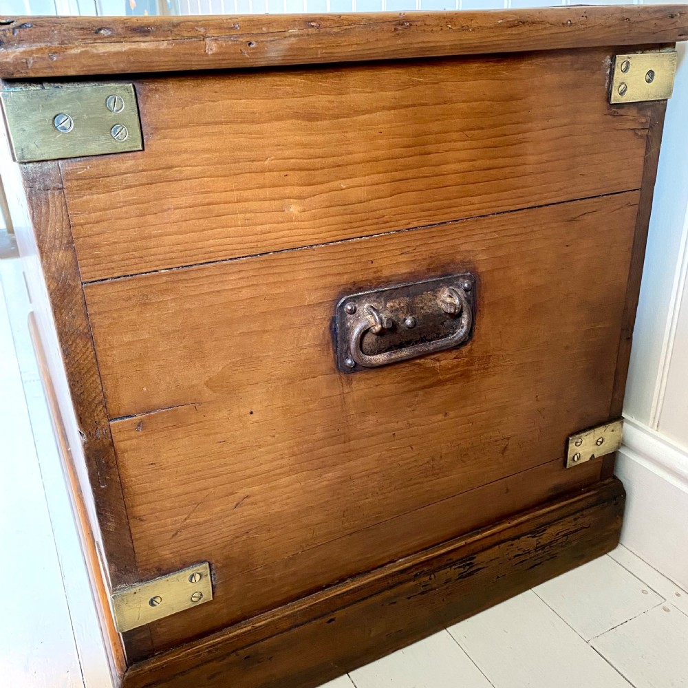 19th century pine trunk View IV