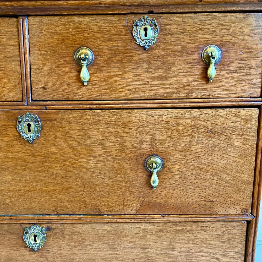 18th century oak chest of drawers  View III