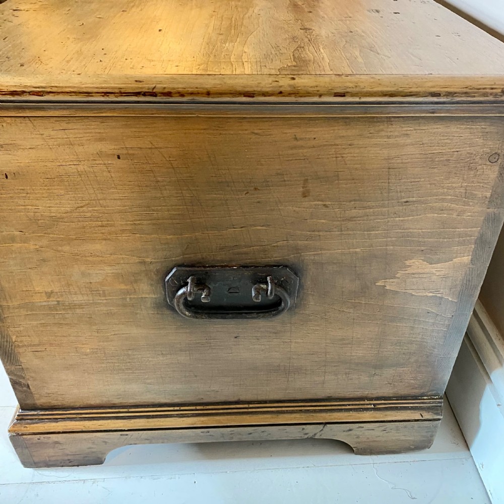 19th century pine trunk chest View VI