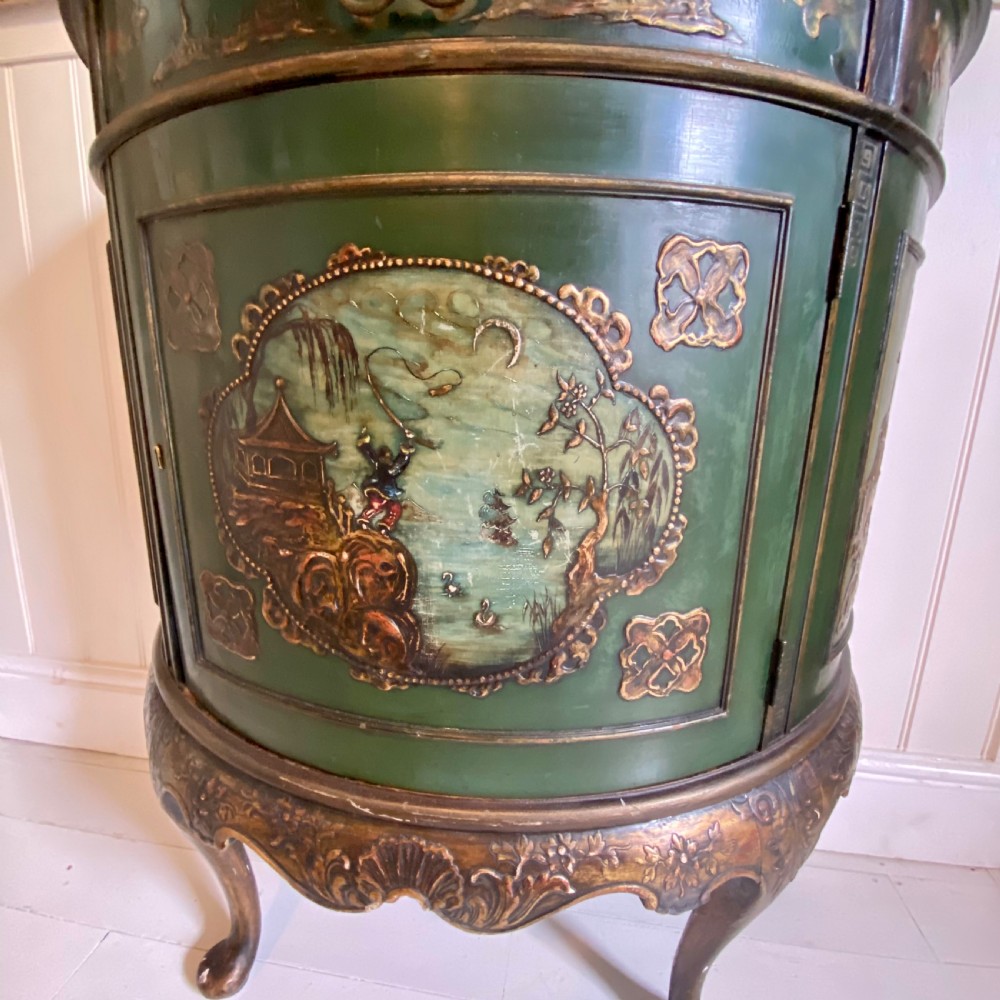 Green chinoiserie cupboard View VII
