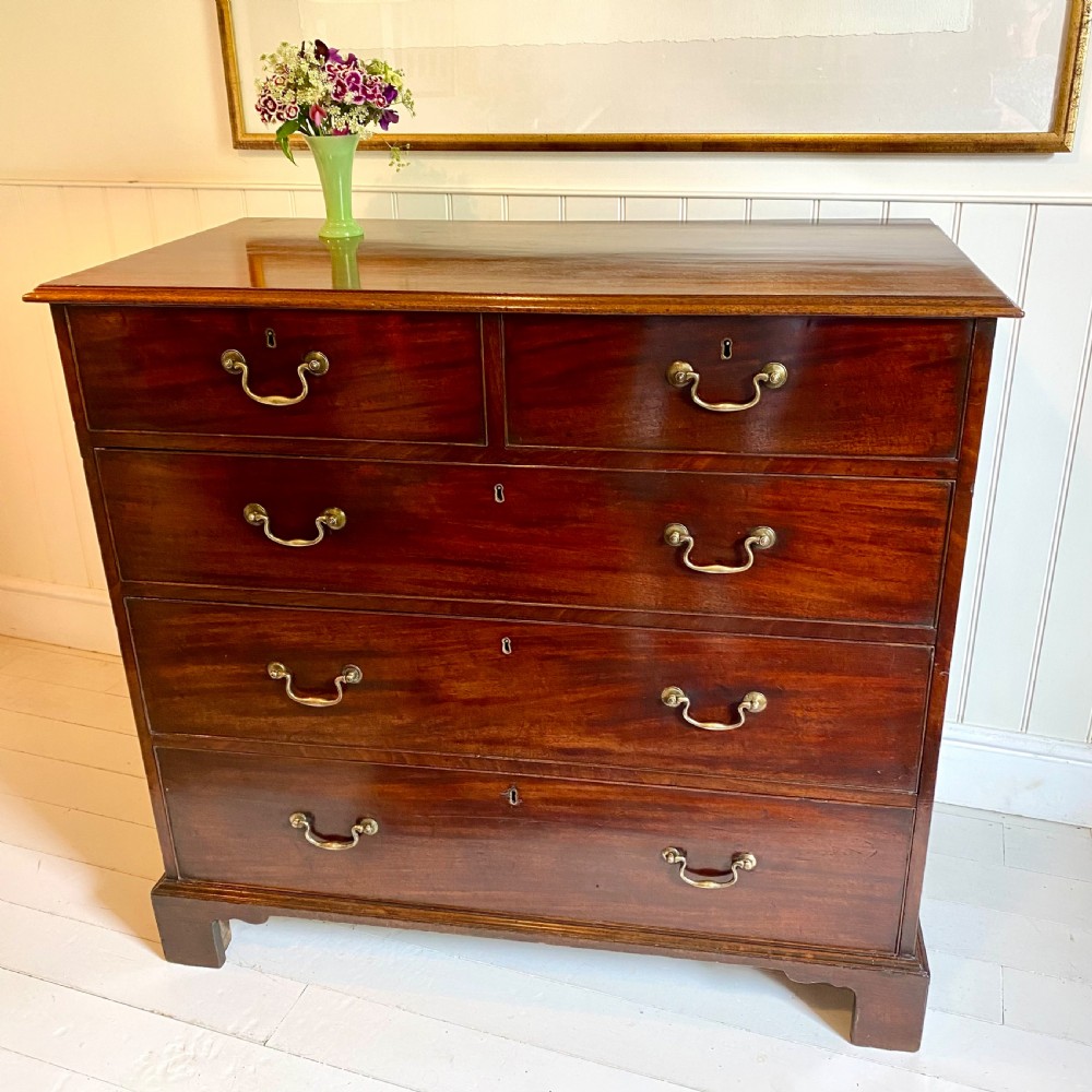 Georgian mahogany chest of drawers
