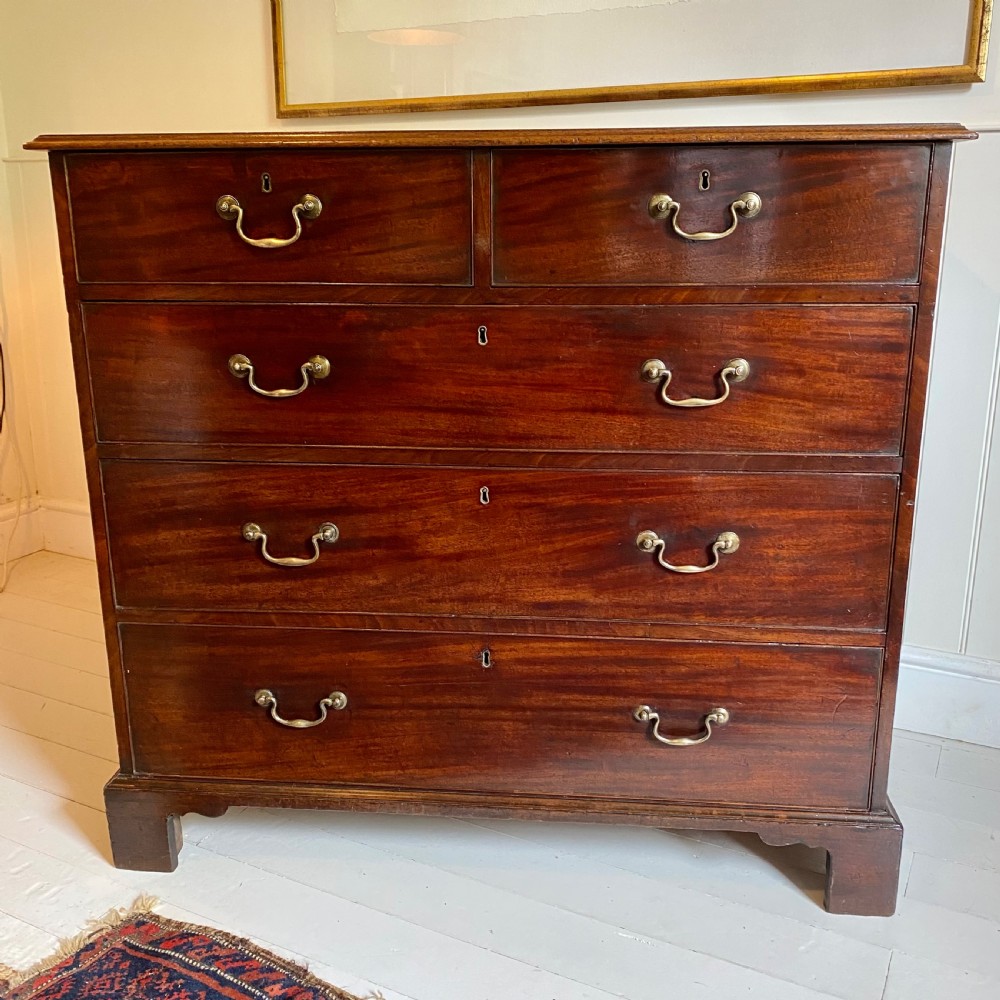 Georgian mahogany chest of drawers View II