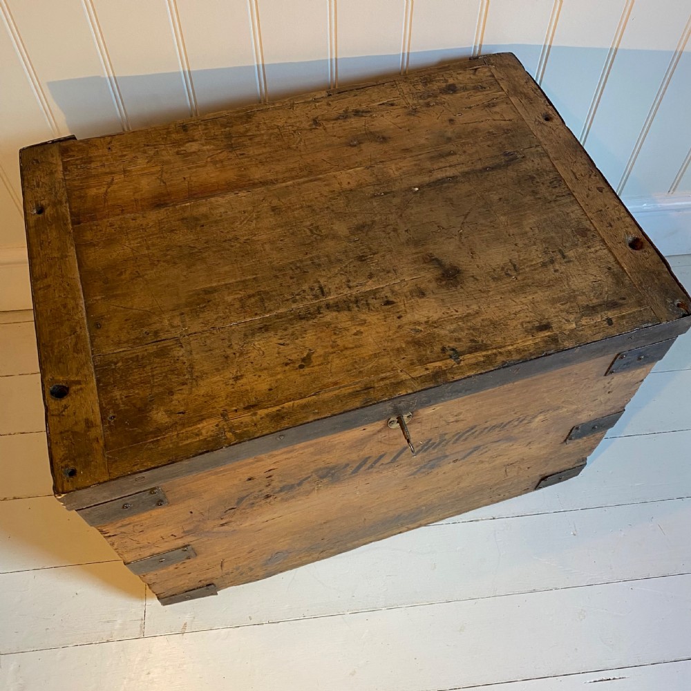 Pine campaign trunk View II