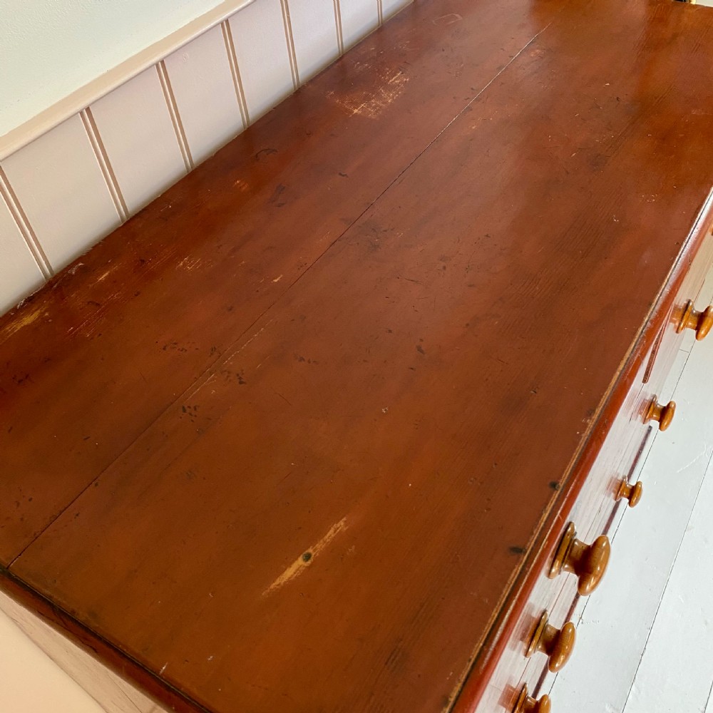 Victorian chest of drawers View VII