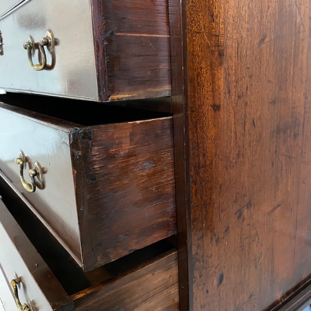 Georgian mahogany chest of drawers  View XIV