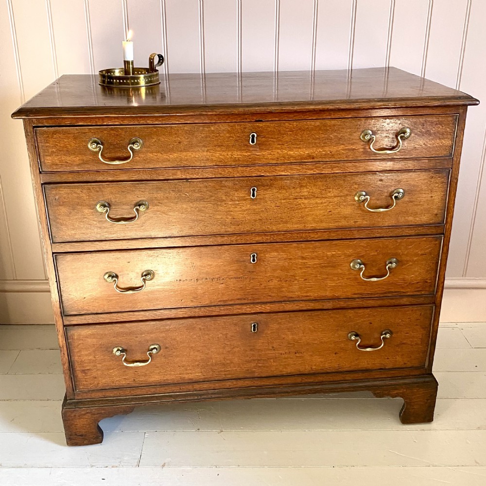 Georgian oak chest of drawers 