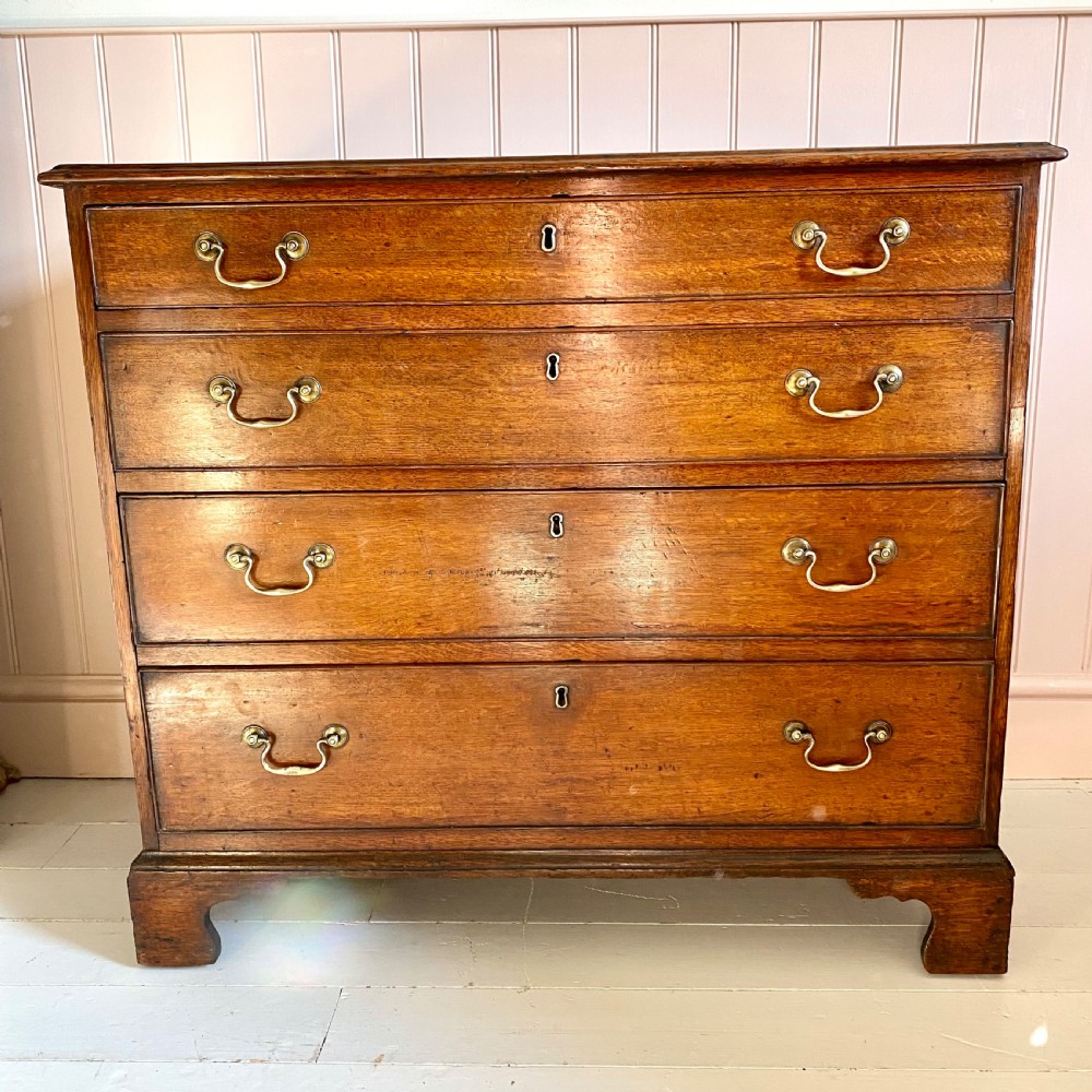 Georgian oak chest of drawers  View II