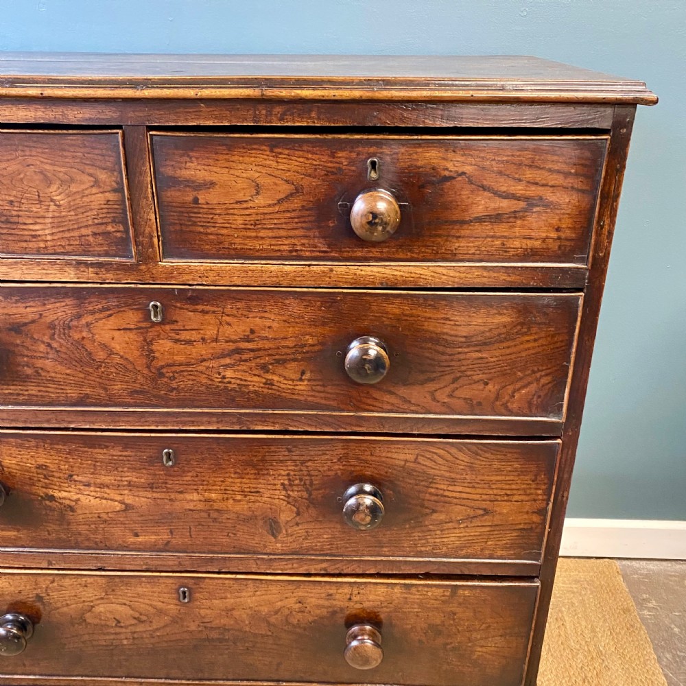 Georgian oak chest of drawers  View II