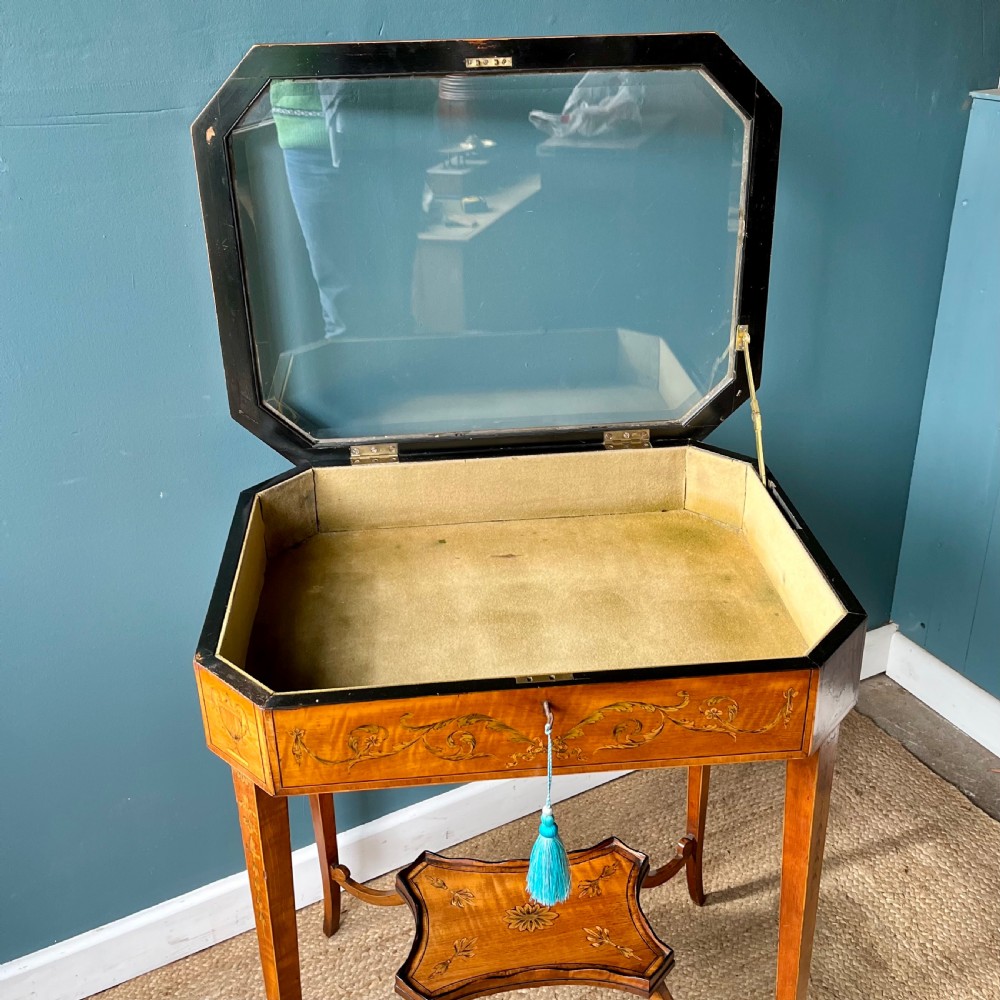 19th century satinwood bijouterie table View IV