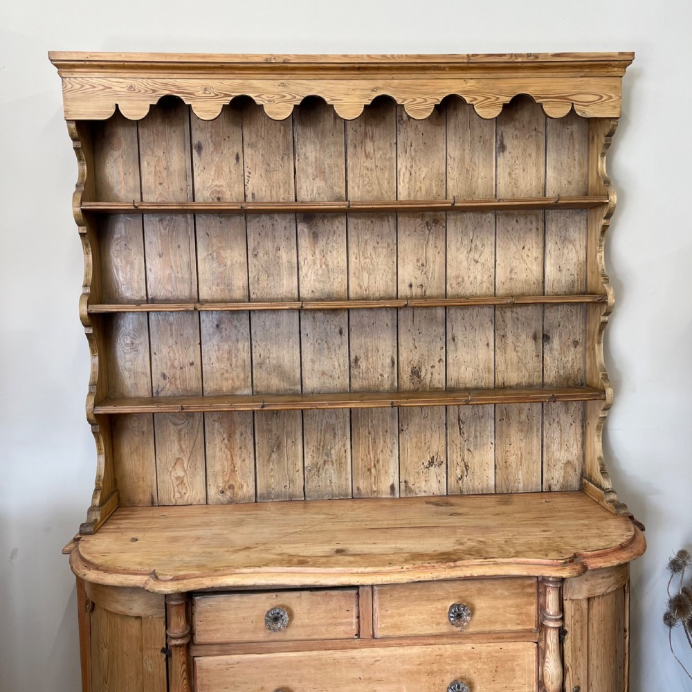 19th century pine dresser View VI
