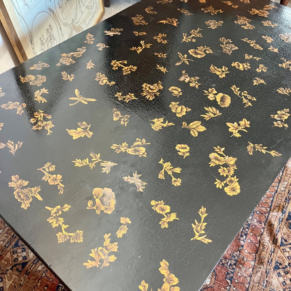 Lacquered chionoiserie coffee table View V