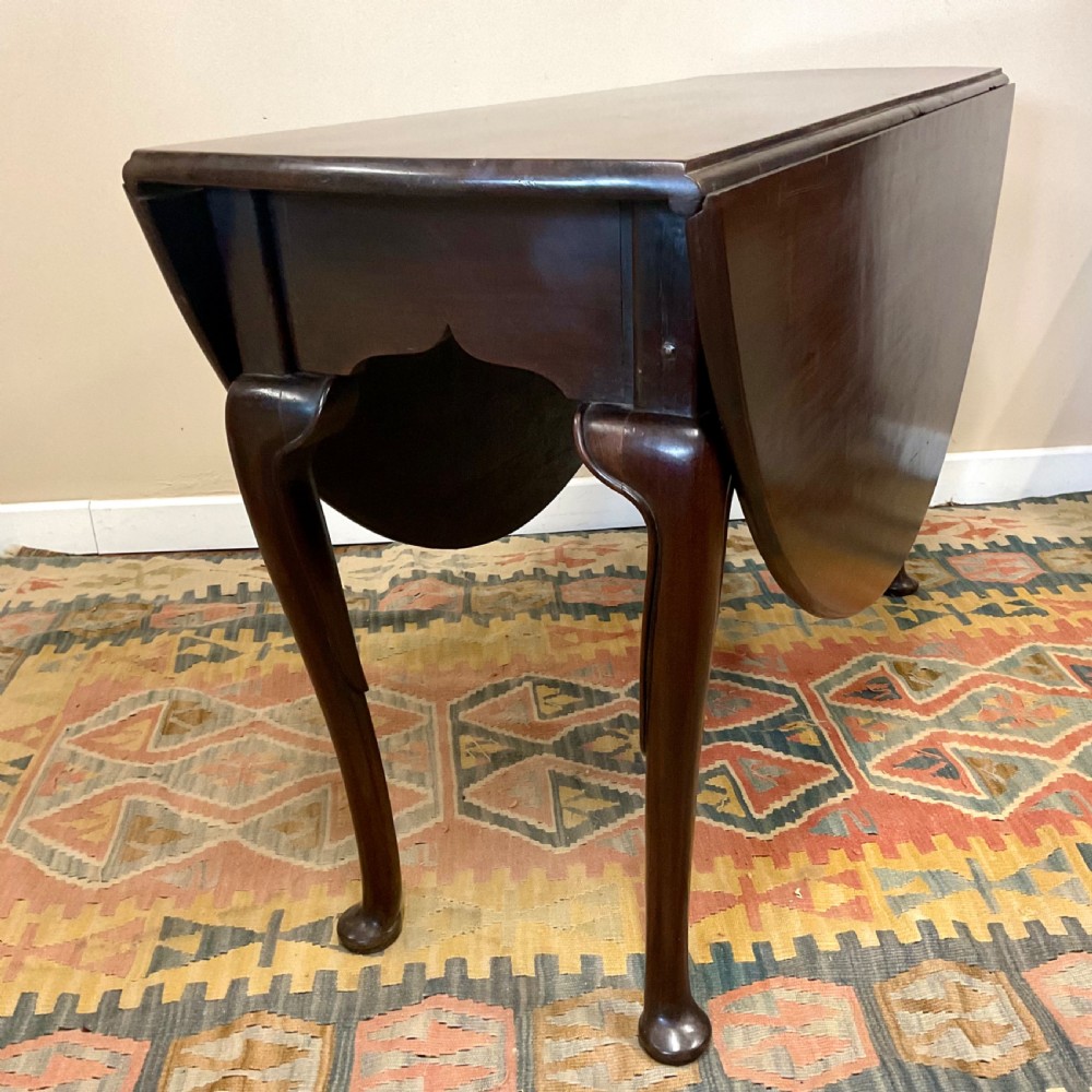 Georgian Cuban mahogany dining table View IV