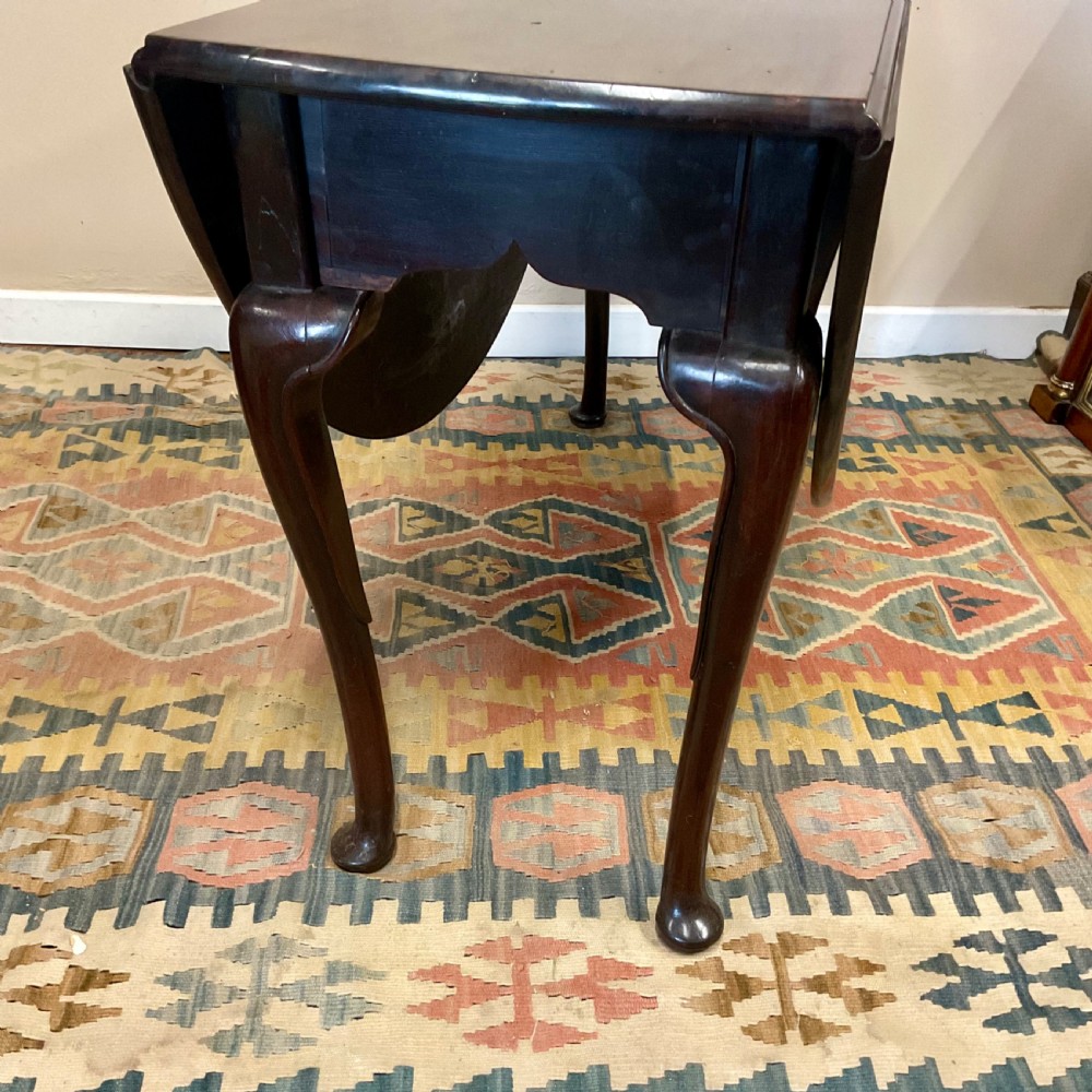 Georgian Cuban mahogany dining table View V