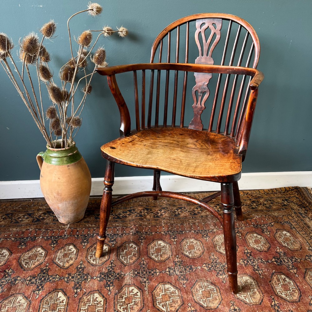19th century yew and elm Windsor chair