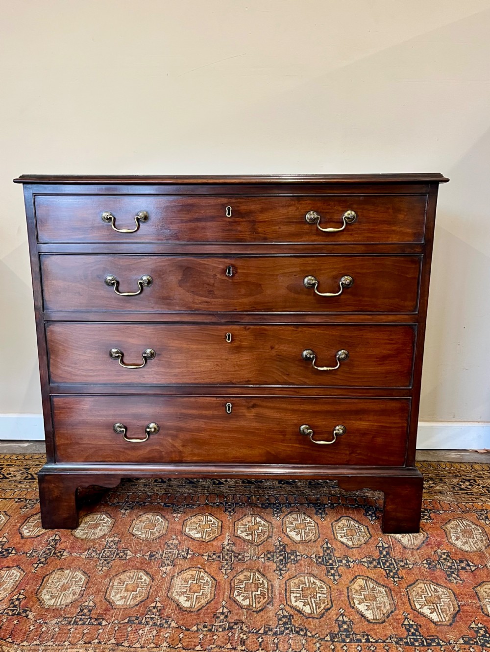Georgian mahogany chest of drawers View II