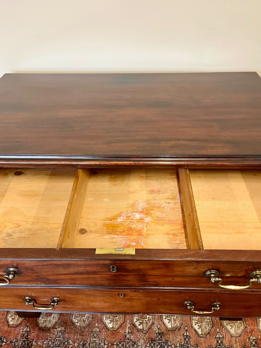 Georgian mahogany chest of drawers View X
