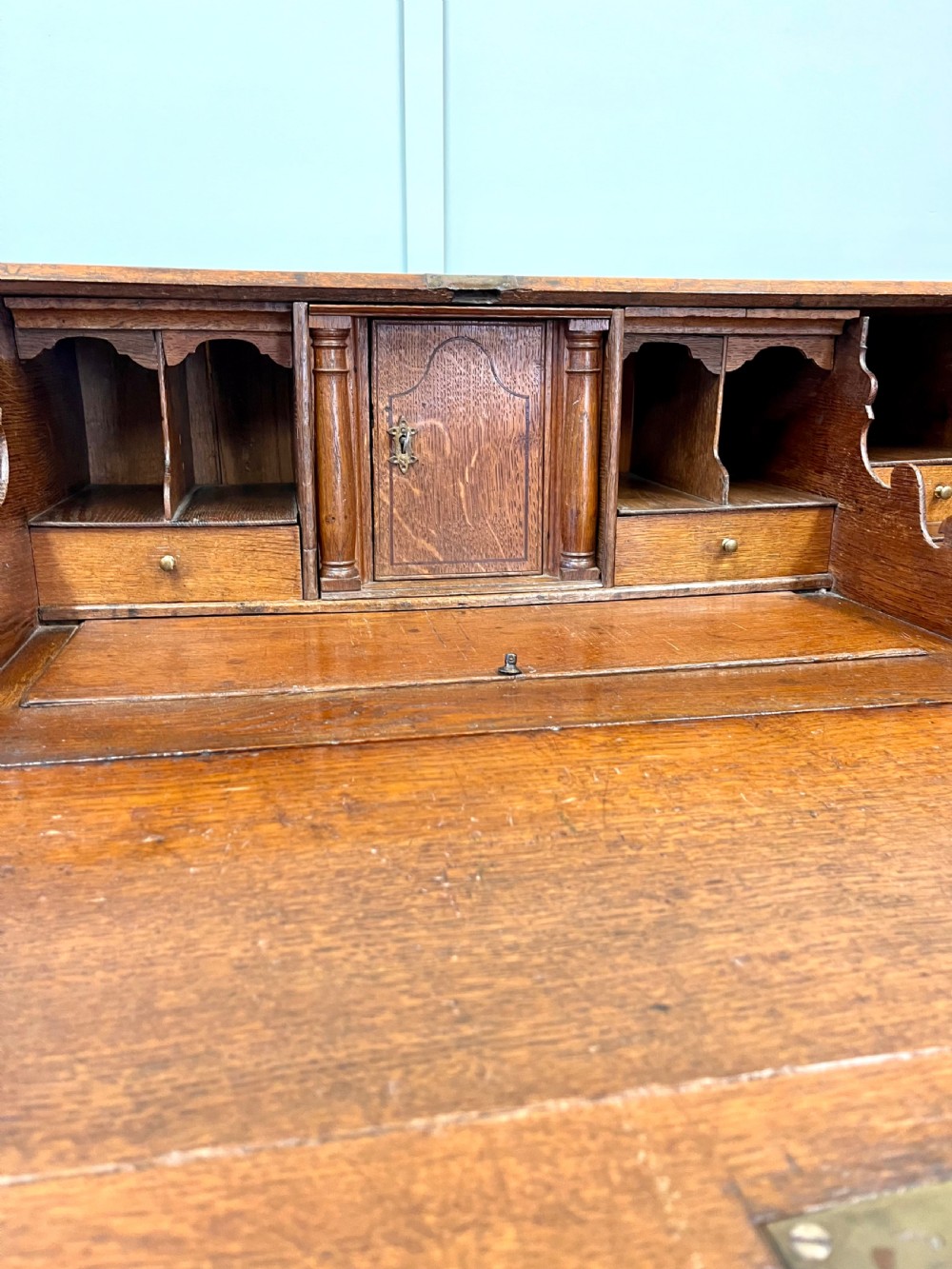 Early 18th century oak bureau  View IV
