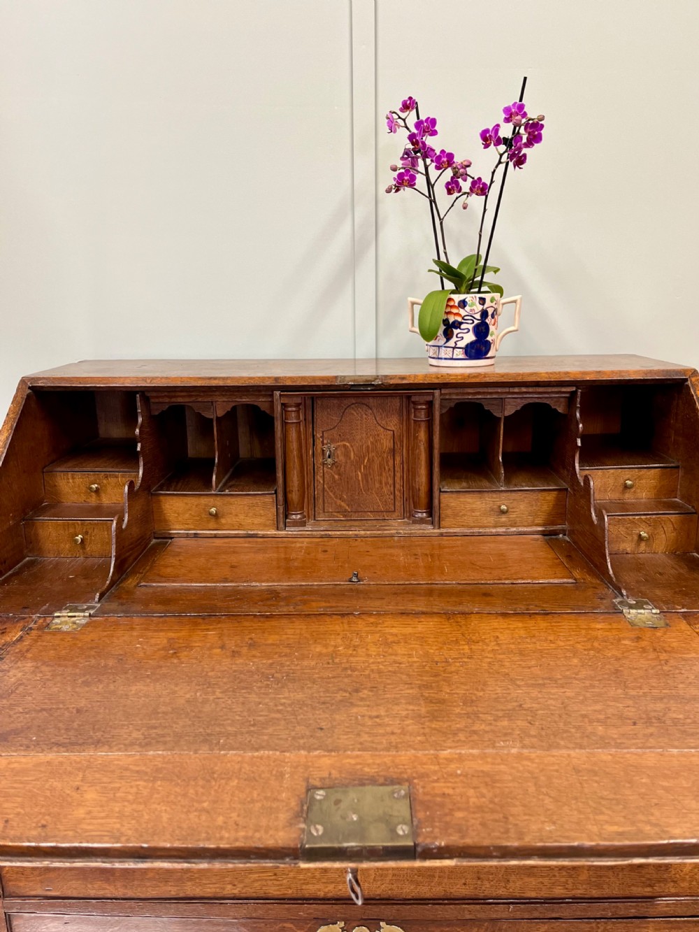 Early 18th century oak bureau  View V