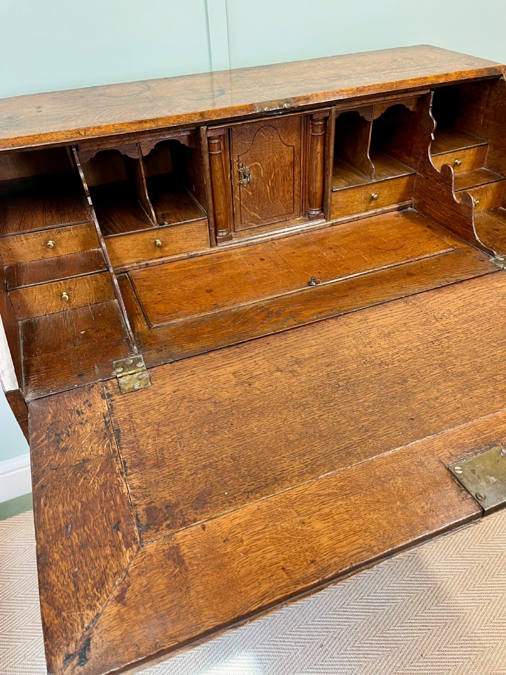 Early 18th century oak bureau  View VI