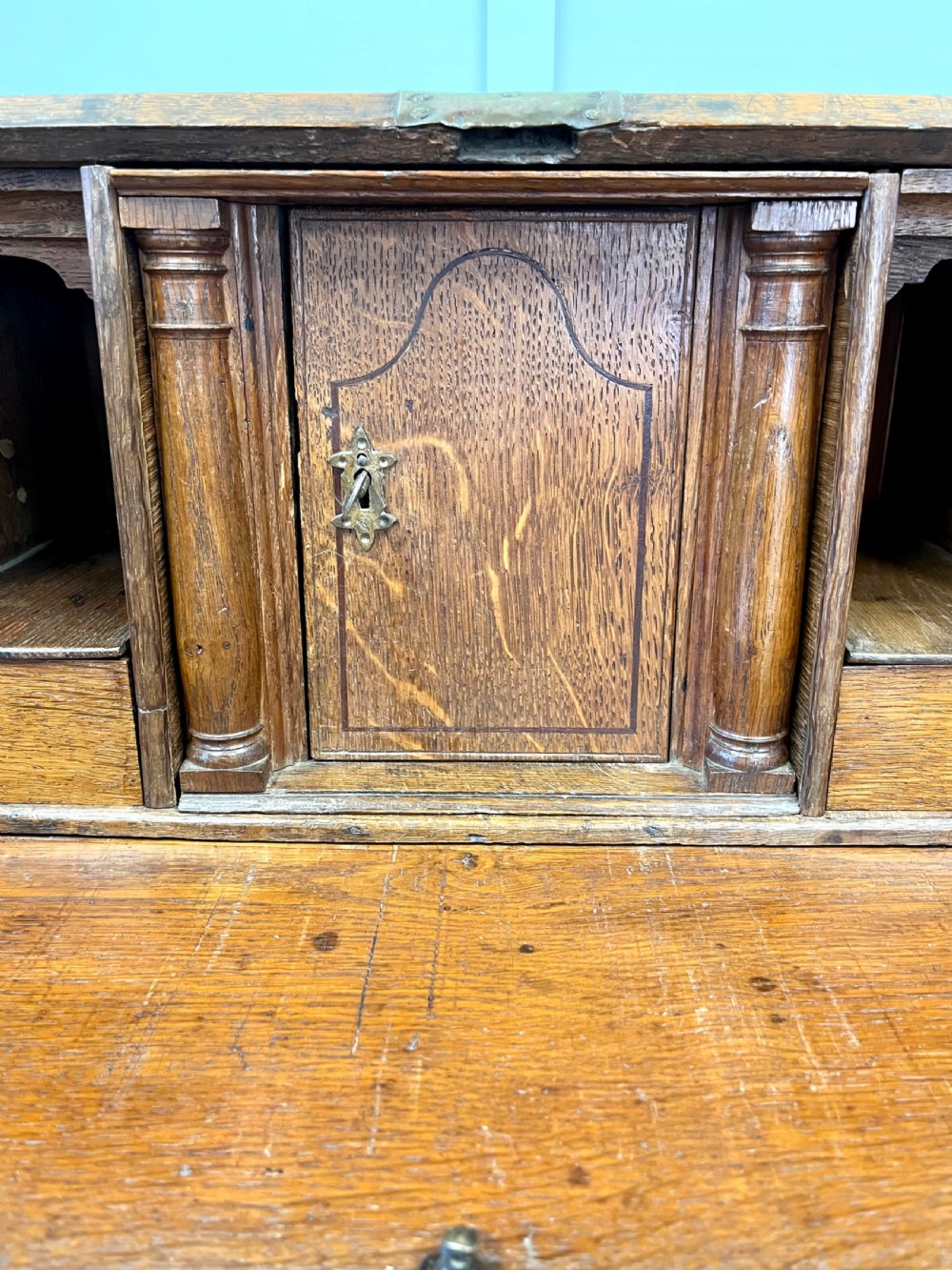 Early 18th century oak bureau  View VII