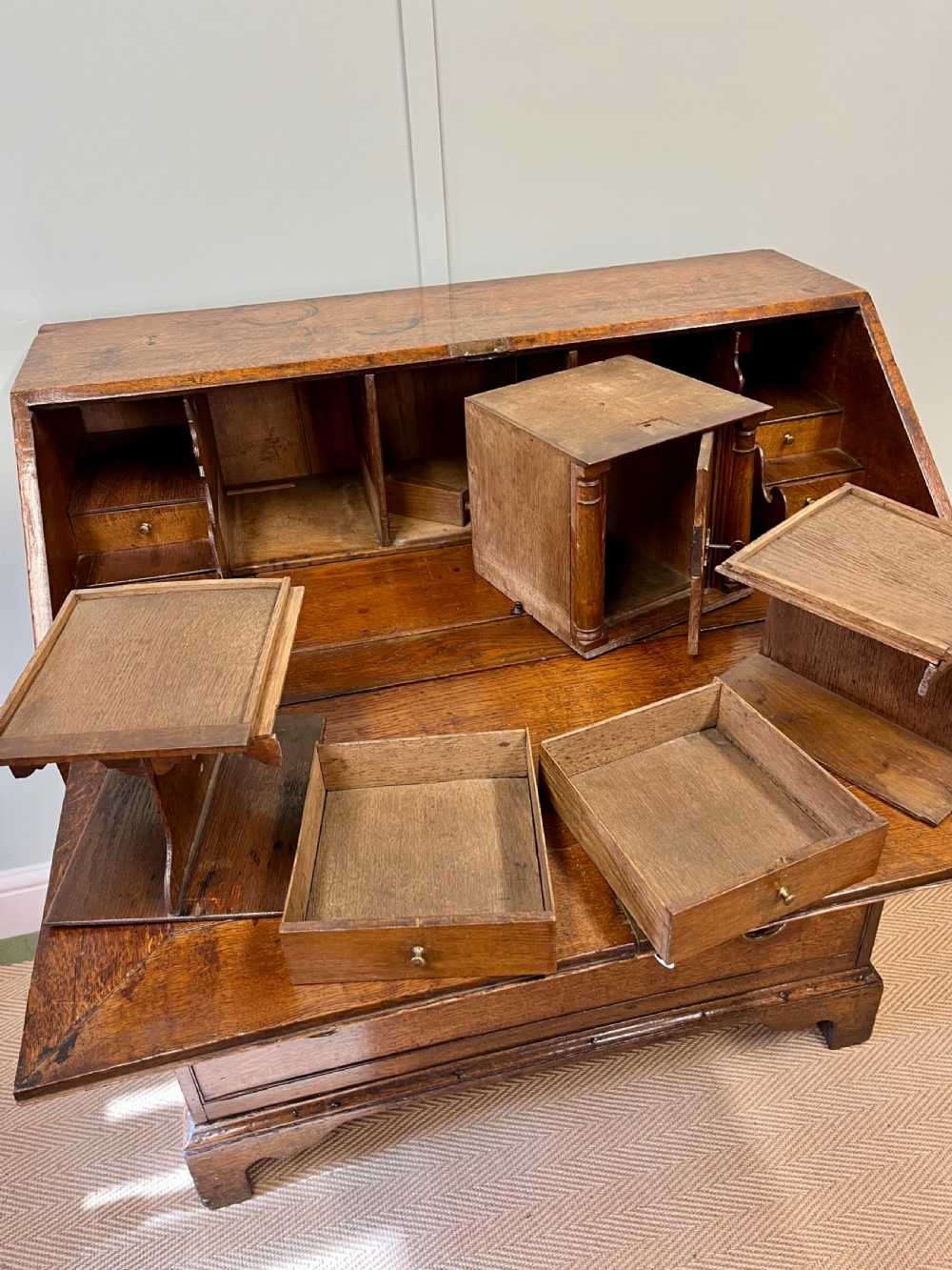 Early 18th century oak bureau  View IX