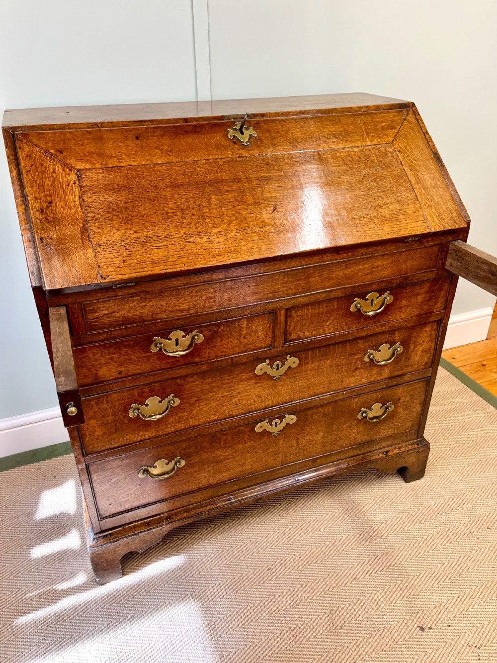 Early 18th century oak bureau  View XIII