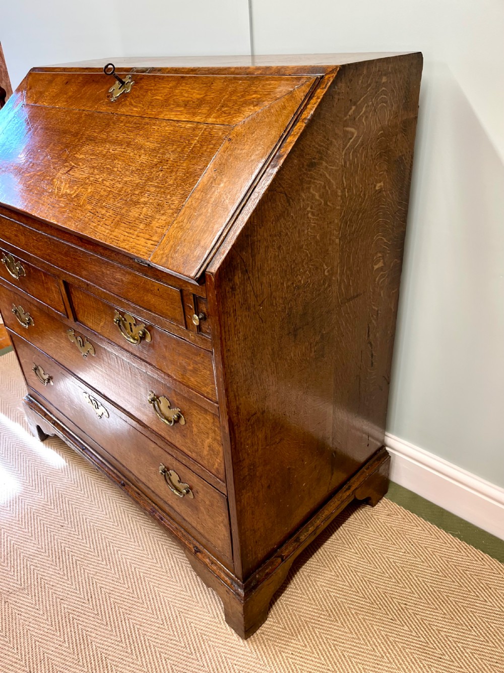 Early 18th century oak bureau  View XVI