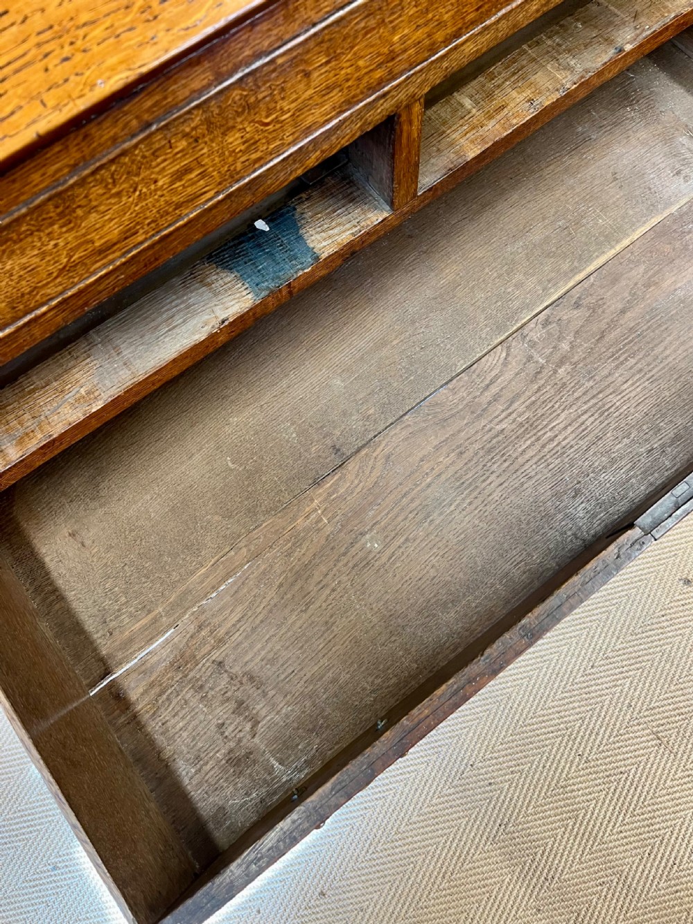 Early 18th century oak bureau  View XIX