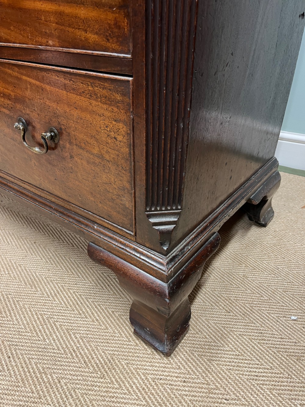 An 18th-century Georgian mahogany chest on chest featuring two short over six long graduated drawers with brass swan-neck handles and ogee bracket feet. View VII