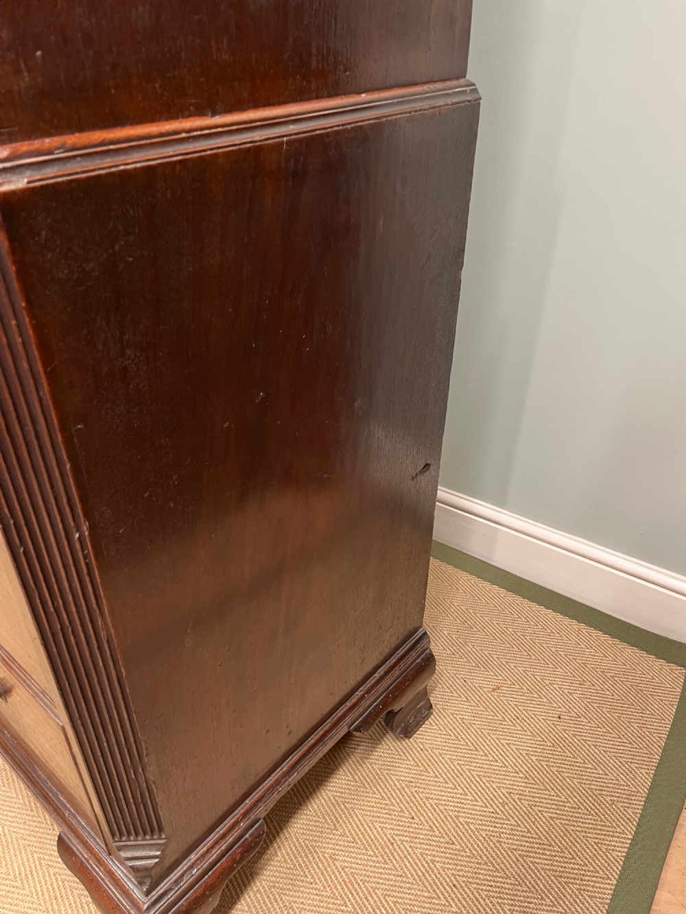 An 18th-century Georgian mahogany chest on chest featuring two short over six long graduated drawers with brass swan-neck handles and ogee bracket feet. View XII