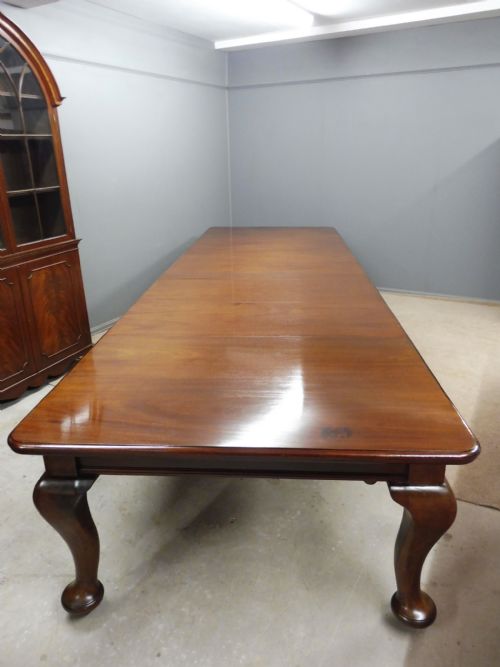 Very Large Late Victorian Country House Mahogany Extending Dining Table with 5 Leaves
