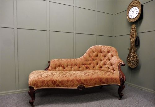 19th Century Walnut Chaise Longue