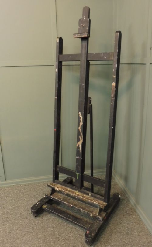 Medium Sized Artists Easel