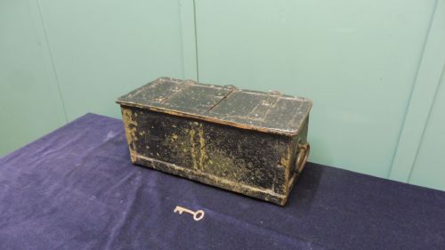 RARE 17TH CENTURY TRAVELLING ARMADA CHEST TYPE CASKET - ADDITIONAL PHOTO 11