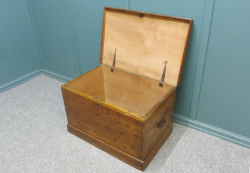 VICTORIAN ELM BLANKET CHEST COFFER - ADDITIONAL PHOTO 4