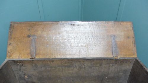 CHARLES THE SECOND OAK SWORD CHEST - ADDITIONAL PHOTO 10