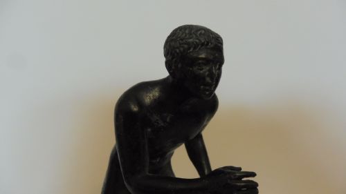 19TH CENTURY GRAND TOUR BRONZE OF AN ATHLETE - ADDITIONAL PHOTO 8