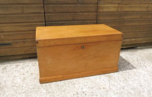 19th century pine chestcoffer - CATEGORY: ANTIQUE CHESTS - DATED VICTORIAN