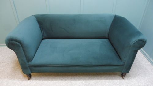 NEWLY UPHOLSTERED VICTORIAN CHESTERFIELD SOFA - ADDITIONAL PHOTO 3