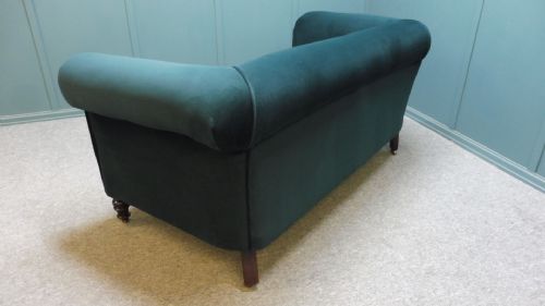 NEWLY UPHOLSTERED VICTORIAN CHESTERFIELD SOFA - ADDITIONAL PHOTO 9