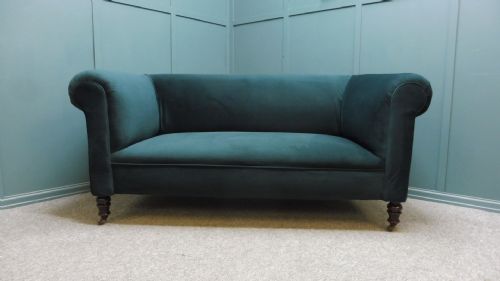 NEWLY UPHOLSTERED VICTORIAN CHESTERFIELD SOFA - ADDITIONAL PHOTO 10