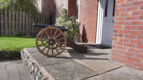 ANTIQUE CAST IRON CANNON AND CARRIAGE - ADDITIONAL PHOTO 12