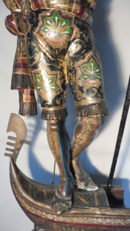 ANTIQUE VENETIAN CARVED WOOD AND GESSO FIGURAL STANDARD LAMP - ADDITIONAL PHOTO 5