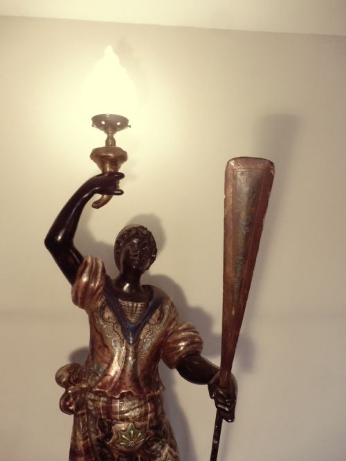 ANTIQUE VENETIAN CARVED WOOD AND GESSO FIGURAL STANDARD LAMP - ADDITIONAL PHOTO 7