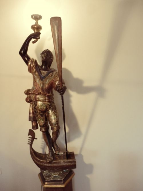 ANTIQUE VENETIAN CARVED WOOD AND GESSO FIGURAL STANDARD LAMP - ADDITIONAL PHOTO 8