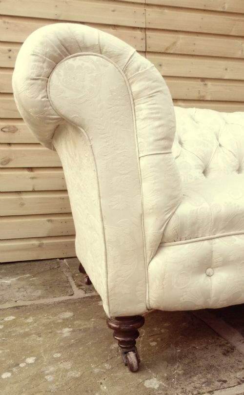 LARGE VICTORIAN CHESTERFIELD SOFA - ADDITIONAL PHOTO 3